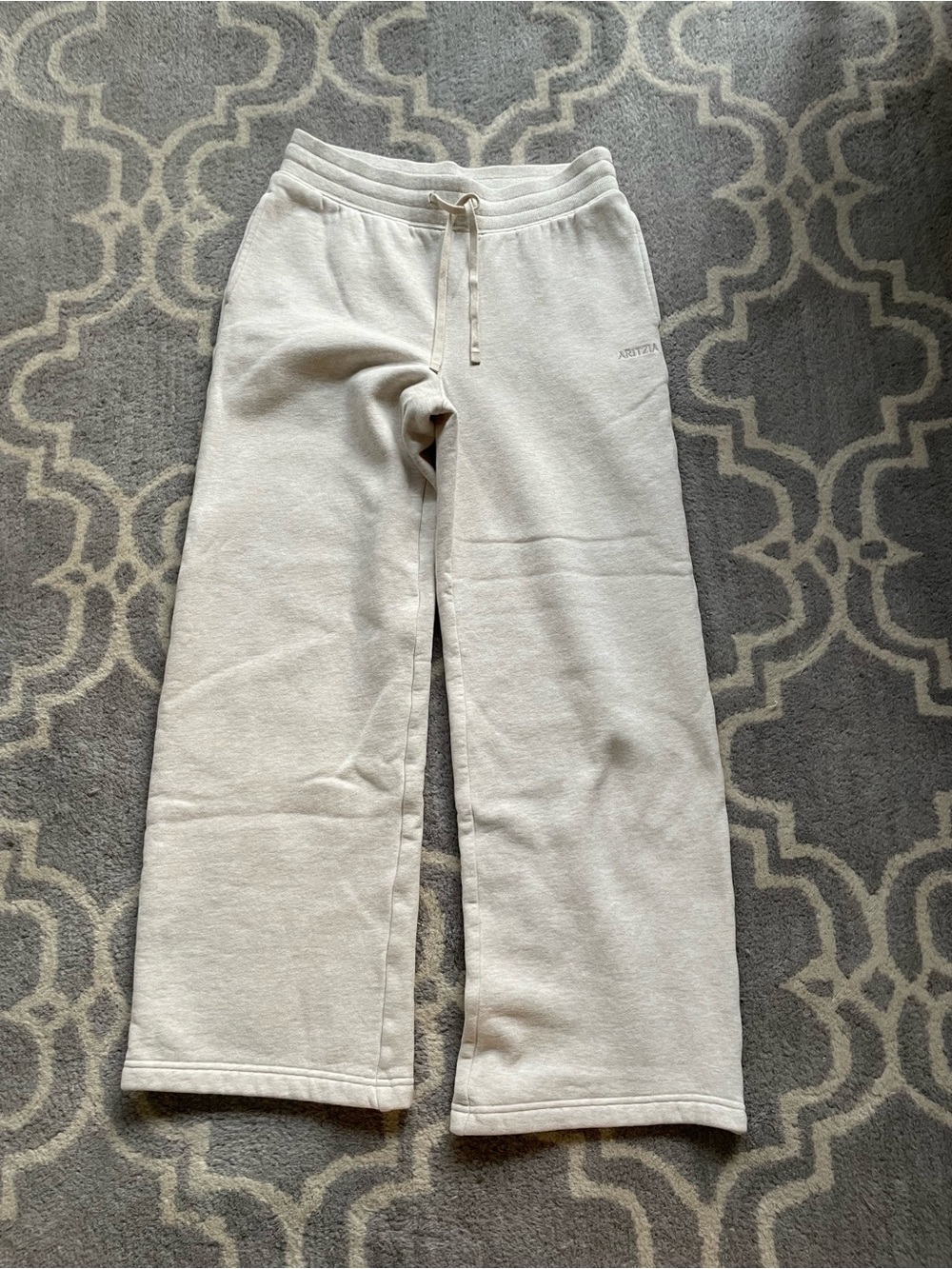 Aritzia Heather Oatmeal Perfect Fit Banded Sweatpants Size S Short